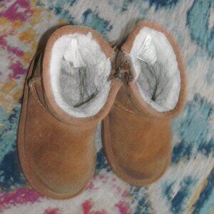 Koolaburra by UGG Mini Chestnut Brown Suede Boots Side Zipper Toddler Size 5